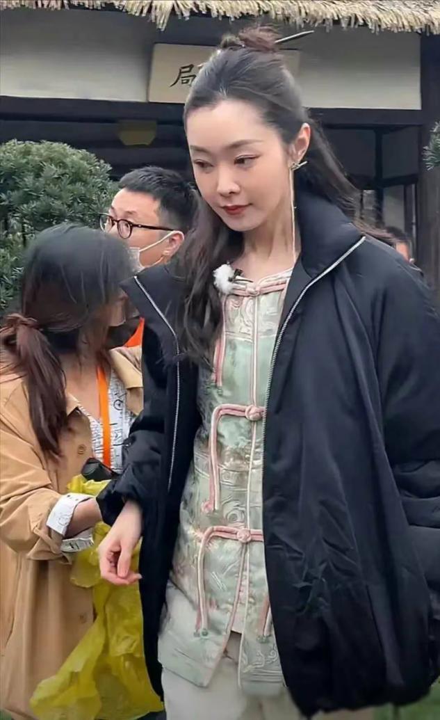 宋轶的腰夺命的刀；臀夺人的魂”EVO视讯宋轶的旗袍A4腰：“