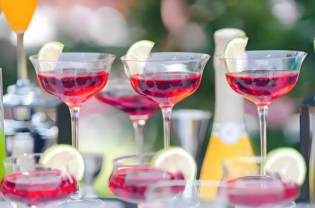 价值——酒业以迎合消费需求为己任?EVO视讯平台细分化赛道、情绪化(图2) 价值——酒业以迎合消费需求为己任?EVO视讯平台细分化赛道、情绪化(图2)